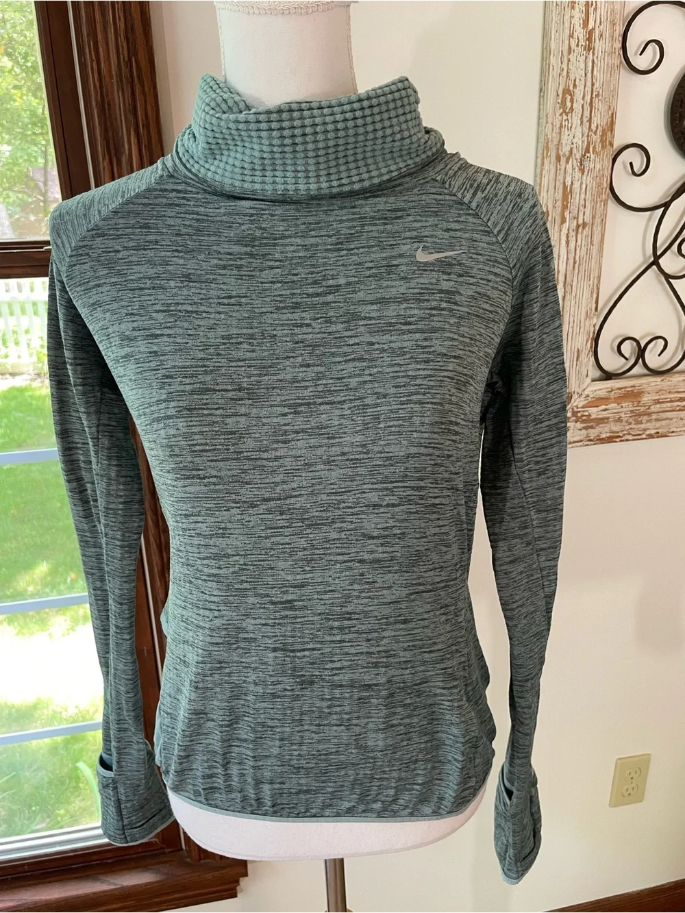 Nike Running Therma Sphere Winter Running Shirt.  Size S